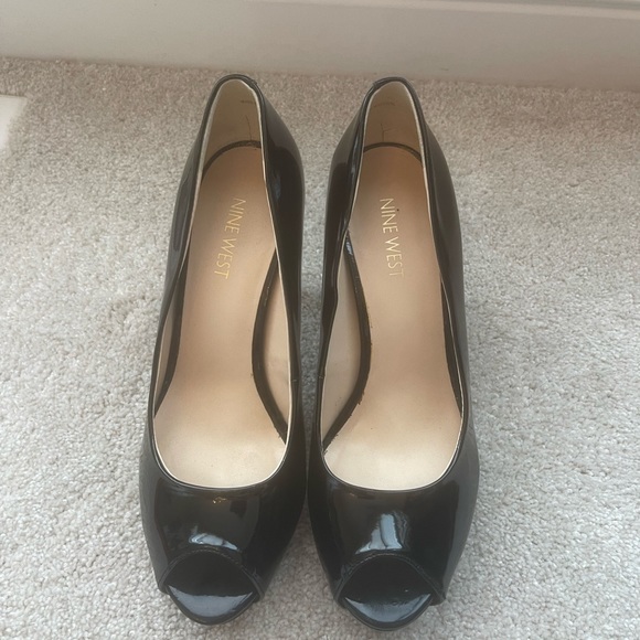 Nine West Black Peep Toe Pumps size 7 - Picture 2 of 3